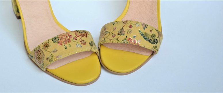Sandale galbene din piele naturala cu imprimeu floral